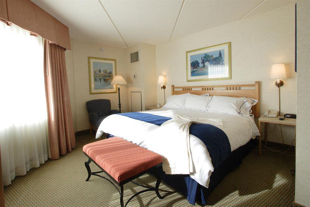 Oneida Hotel Green Bay Room photo